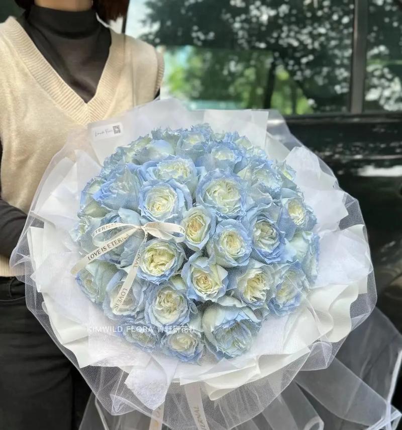 十三束碎冰蓝玫瑰花语是什么？碎冰蓝玫瑰代表了什么？