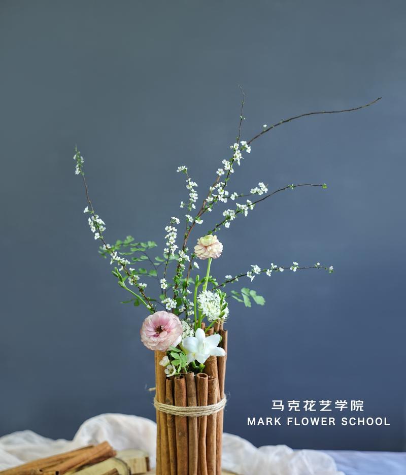 如何进行创意插花？有哪些简单步骤？