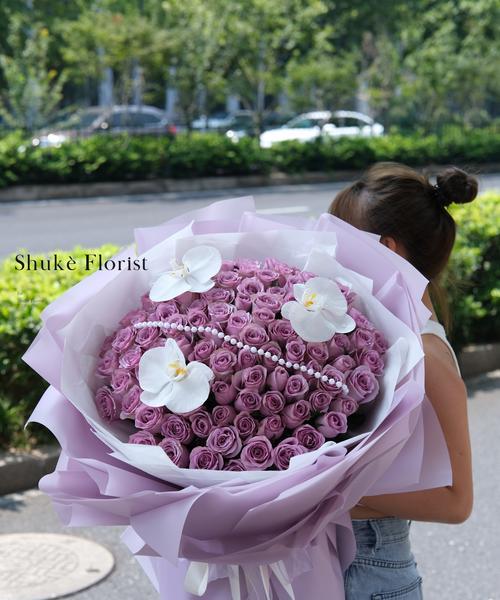 20朵紫玫瑰花语代表什么？如何挑选寓意深刻的花束？