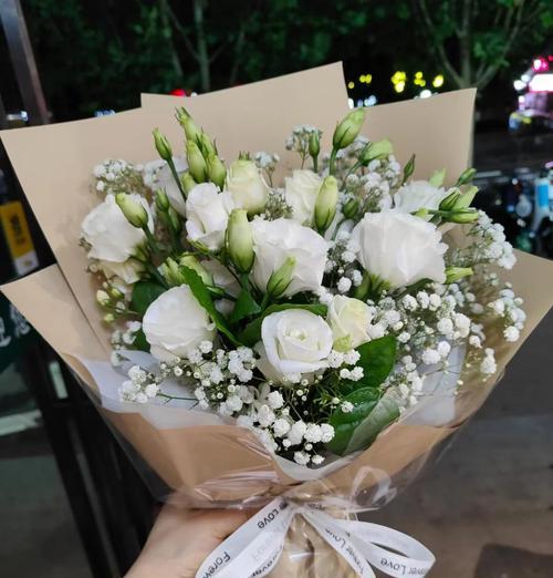 粉白花束唯美花语是什么？这种花束的花语有哪些特别的含义？