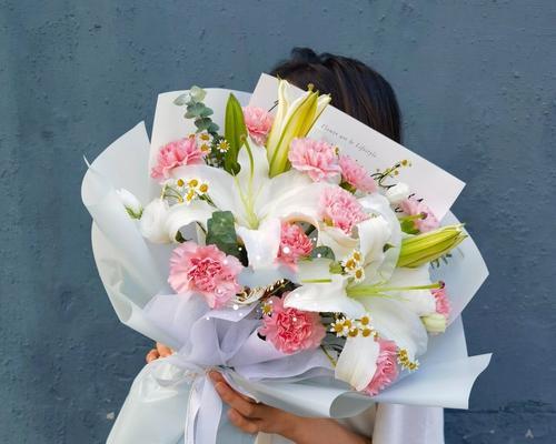 粉白花束唯美花语是什么？这种花束的花语有哪些特别的含义？