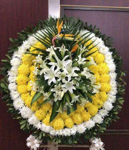 玫瑰花圈的花语有何含义？它象征着什么？