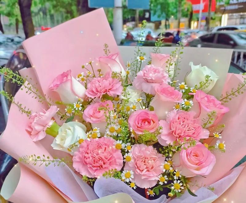 粉红康乃馨十二束花代表什么含义？
