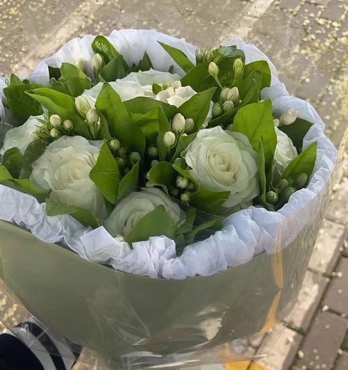 送花简简单单的花语是什么？简单花束如何传达深情？