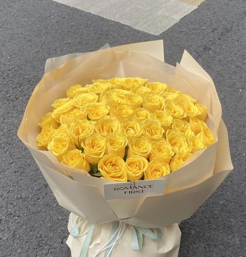 红黄玫瑰组合的花语寓意是什么？它们各自代表什么？