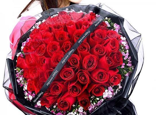 100朵玫瑰花语代表什么？如何表达爱意？
