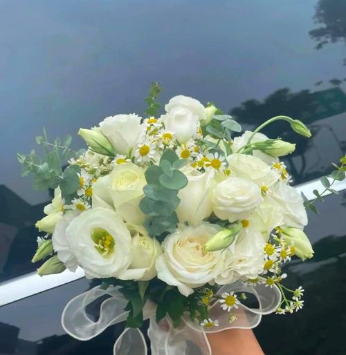 在夜店送玫瑰花合适吗？女生应该选择送什么？