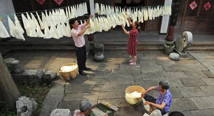 缫丝过程中需要注意哪些事项？有哪些技巧可以提高质量？
