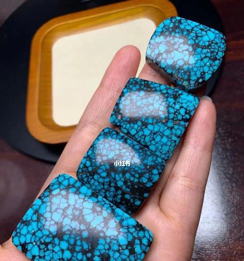 爆花松石的寓意是什么意思？如何理解其象征意义？