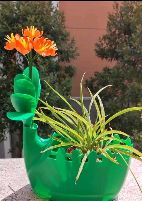 如何手工制作君子兰插花盆？