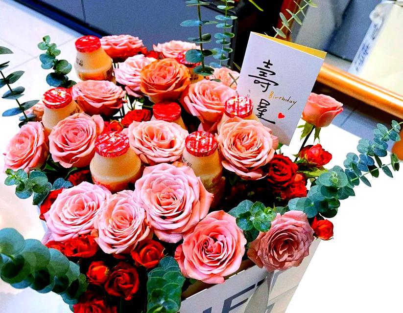 礼盒中鲜花的寓意是什么？送礼盒花束的含义是什么？