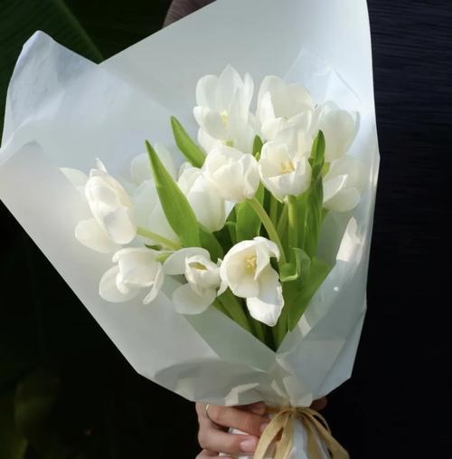 捧花在爱情中代表什么？捧花的寓意有哪些？