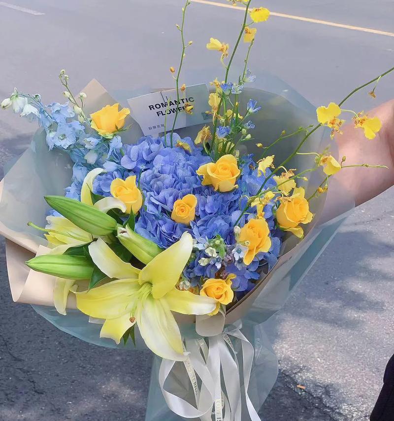 花束组合的含义和象征是什么？花束中不同花的组合代表了什么？