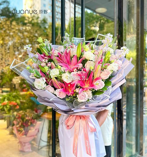 花束组合的含义和象征是什么？花束中不同花的组合代表了什么？