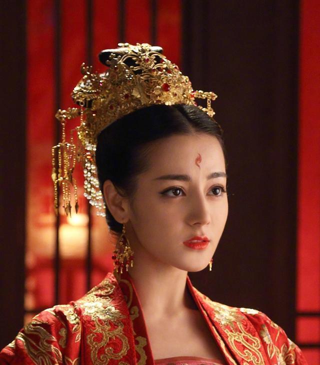 花钿在未婚女性中的含义是什么？