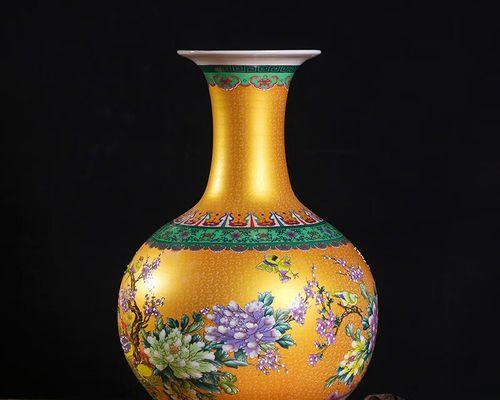 花瓶上的孔雀寓意是什么？孔雀象征着什么？