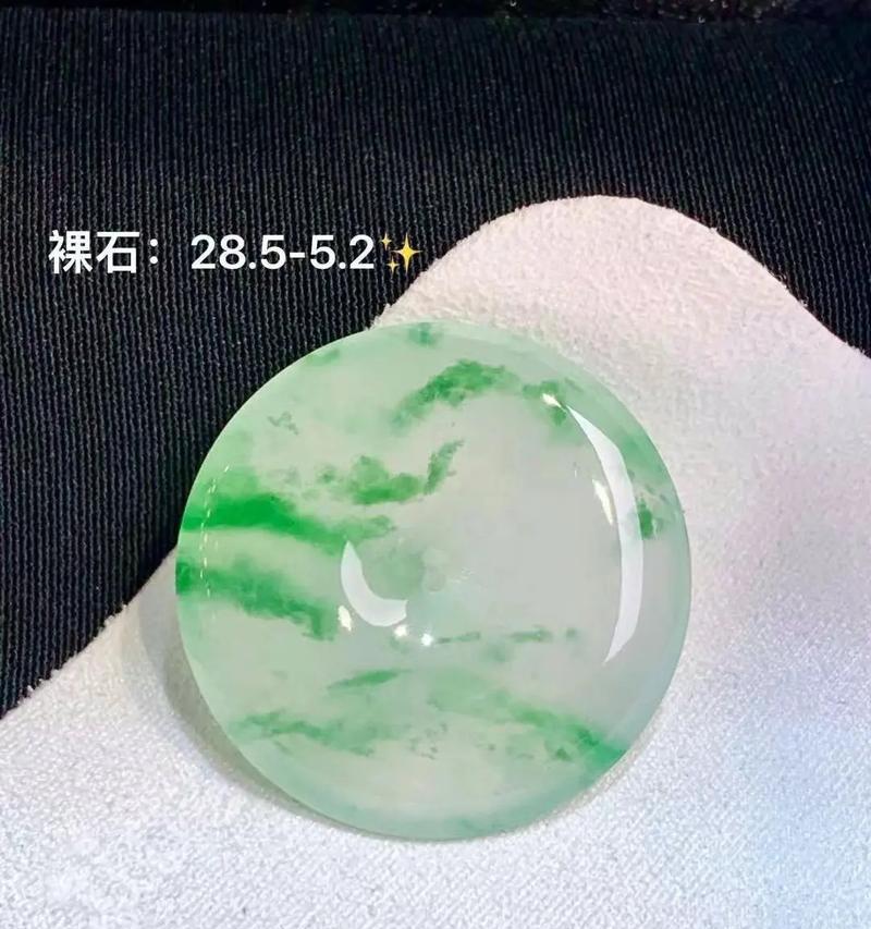 飘花平安扣的寓意是什么？选购平安扣的指南。