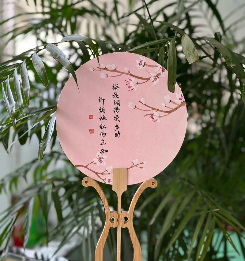 送姐妹手捧花团扇的寓意是什么？团扇手捧花的花语有哪些？