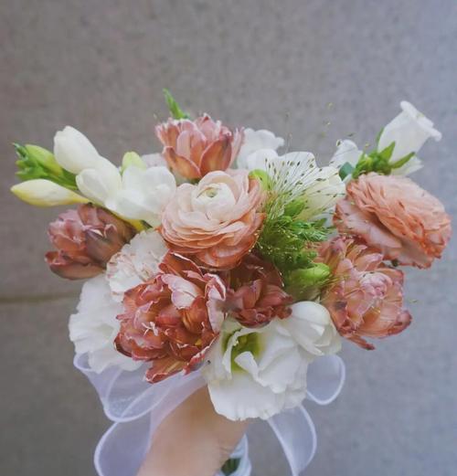 手捧花每种颜色代表什么意义？