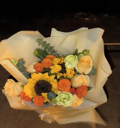 手捧花中的百合象征着什么？百合花语有哪些？