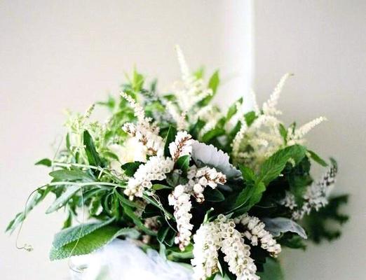 手捧花带花托的寓意是什么？它们代表了什么？