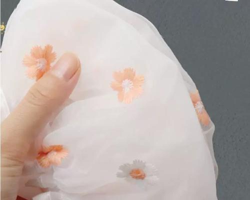 白色帽子上太阳花的寓意是什么？