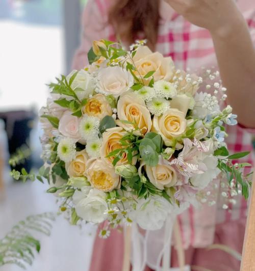 两束手捧花在婚礼上代表什么？
