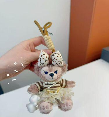 手捧花和车钥匙一起是什么寓意？