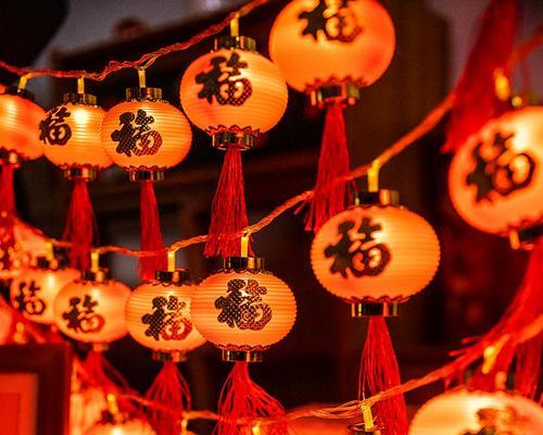 红色珠珠花代表什么？在节日装饰中如何使用？