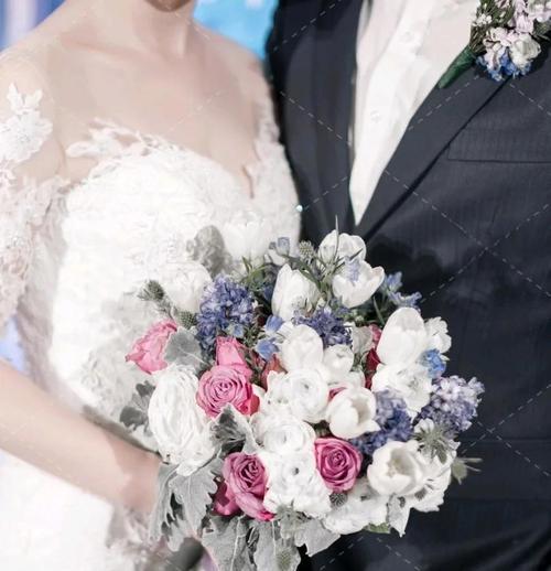 多个手捧花的寓意是什么？手捧花组合的象征意义是什么？