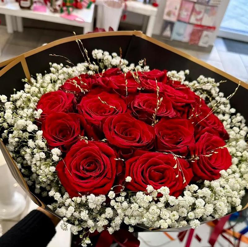 红色腊梅和玫瑰花组合的含义是什么？