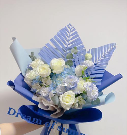 蓝色花束手捧花代表什么？蓝色花束的花语有哪些？