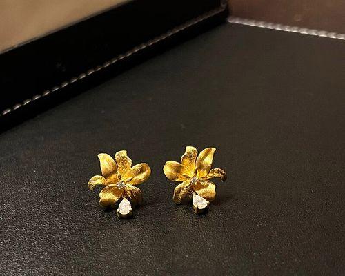 金色百合花代表什么？金色百合花的寓意是什么？
