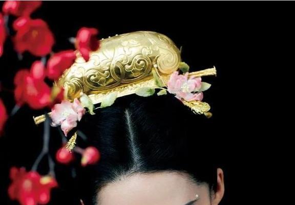 花钿的历史背景及其意义是什么？