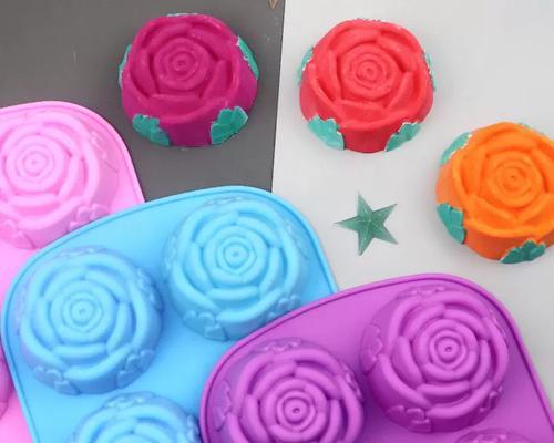紫色玫瑰花做蛋糕代表什么？紫色玫瑰花做蛋糕的寓意是什么？