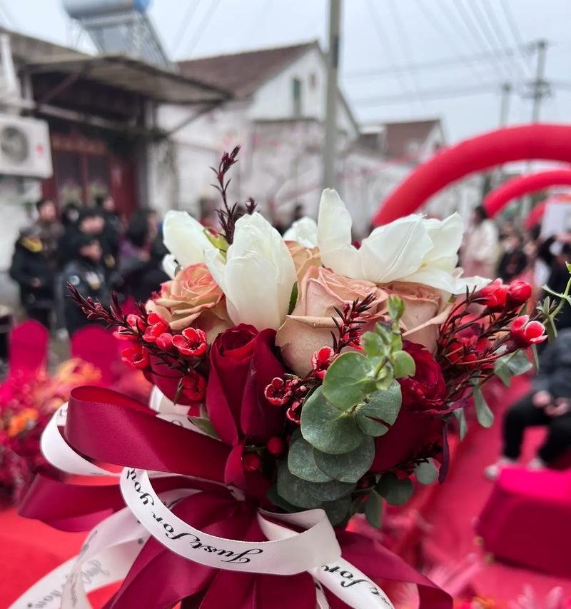 手捧金玫瑰捧花的寓意是什么？什么花的寓意是如意？