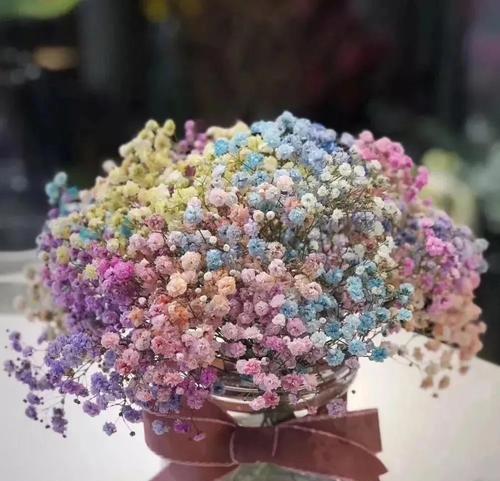 满天星花的颜色代表什么？满天星花色的含义是什么？