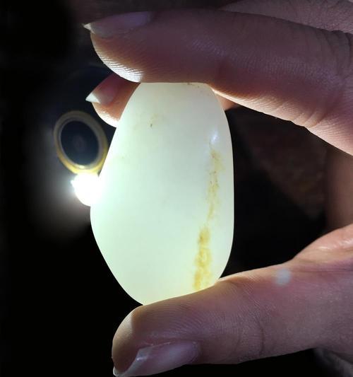 手捧花新娘和田玉寓意何在？传统婚礼中花与玉的结合有何深意？