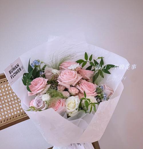 教师节捡一朵玫瑰花有何寓意？它如何表达对老师的敬意？