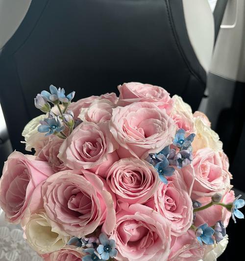 手捧花在祭拜中代表什么意义？