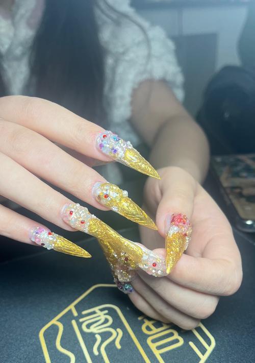 富贵花美甲短款的设计灵感是什么？如何制作出优雅的花型？