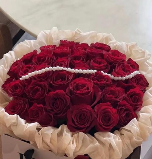送红色花代表什么？红色花的含义是什么？