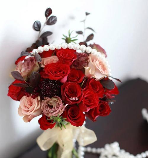 送结婚朋友手捧花的意义是什么？它在婚礼中的象征是什么？
