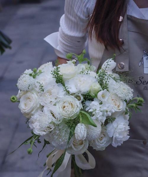 手捧花三束合一代表什么？花束组合的寓意是什么？
