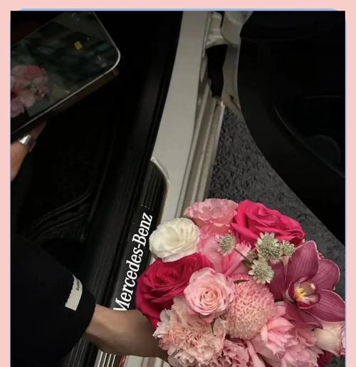 送两位母亲手捧花的寓意有何不同？