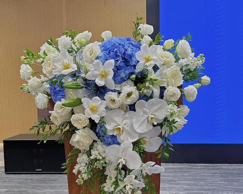 蓝白色绣球花代表什么？它们在花语中有什么特别含义？