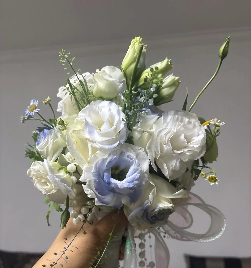 踩凳子送手捧花的寓意是什么？