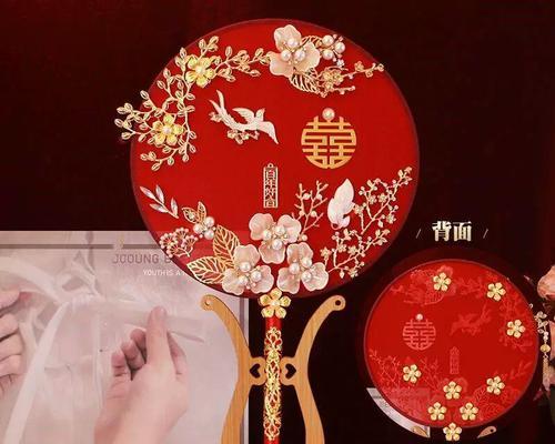 手捧花与扇子搭配的寓意是什么？这种组合在婚礼中的意义是什么？