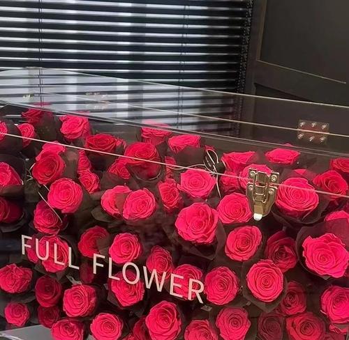 手捧花丝带永生花代表什么？永生花的寓意和象征是什么？