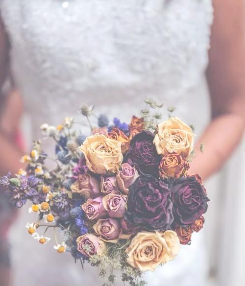 手捧花丝带永生花代表什么？永生花的寓意和象征是什么？